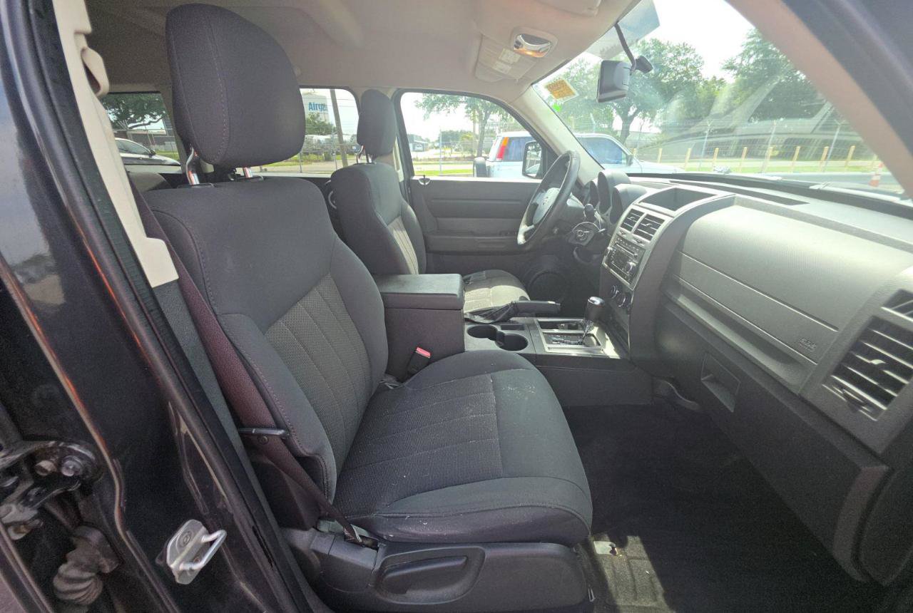 Used 2011 Dodge Nitro Heat AWD/4WD image 9