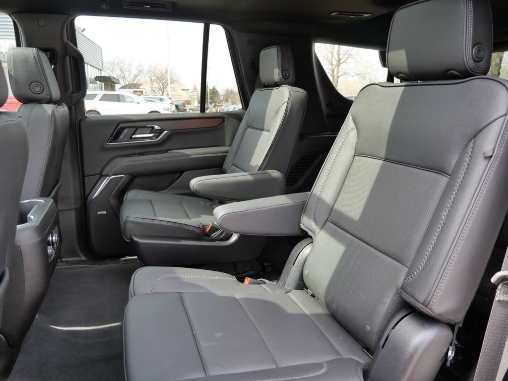 Used 2025 GMC Yukon Denali w/ Sun & Power Step Package AWD/4WD image 37