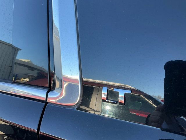 Used 2019 Chevrolet Suburban LT image 8