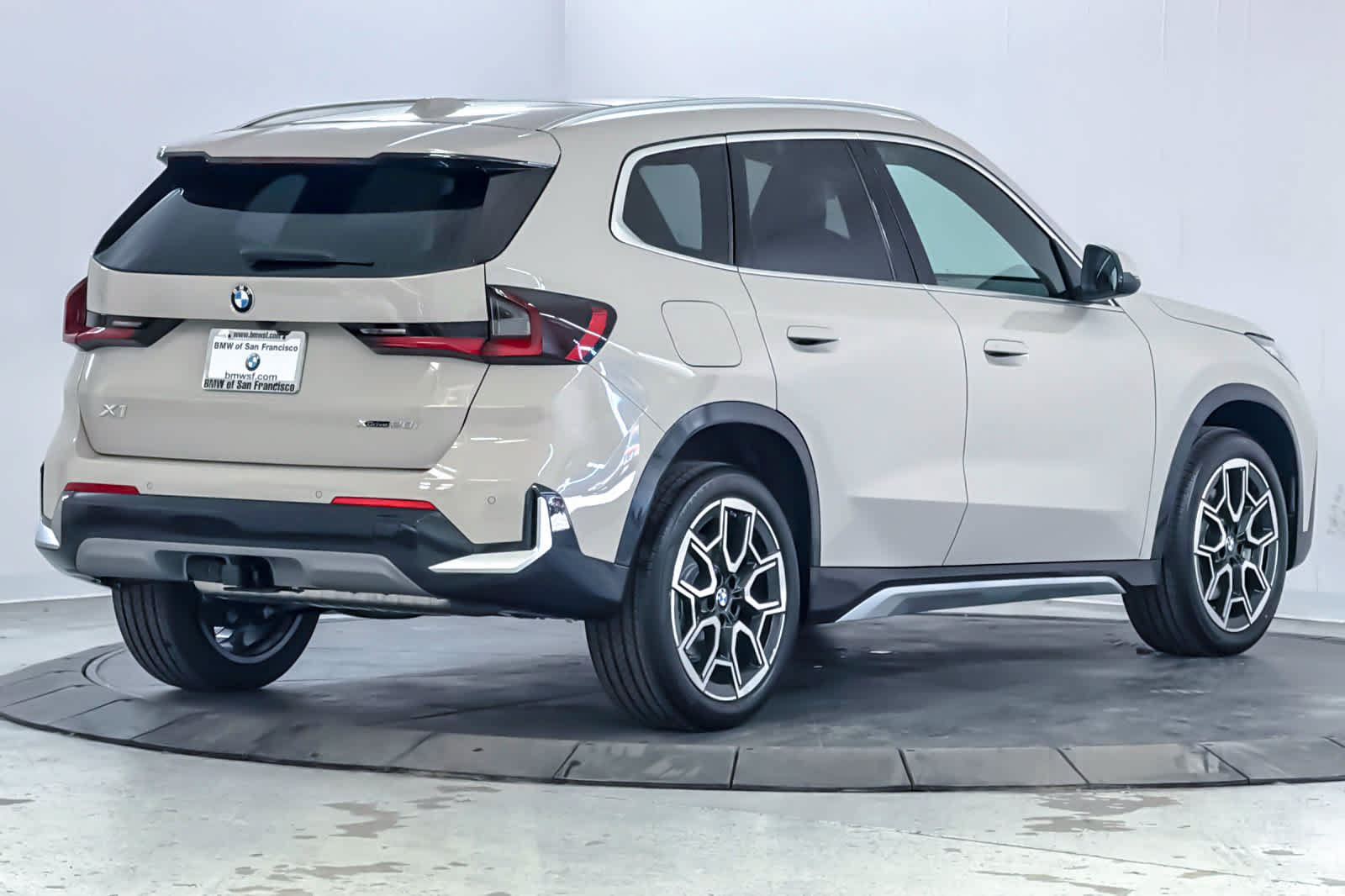 New 2026 BMW X1 xDrive28i w/ Technology Package AWD/4WD image 2