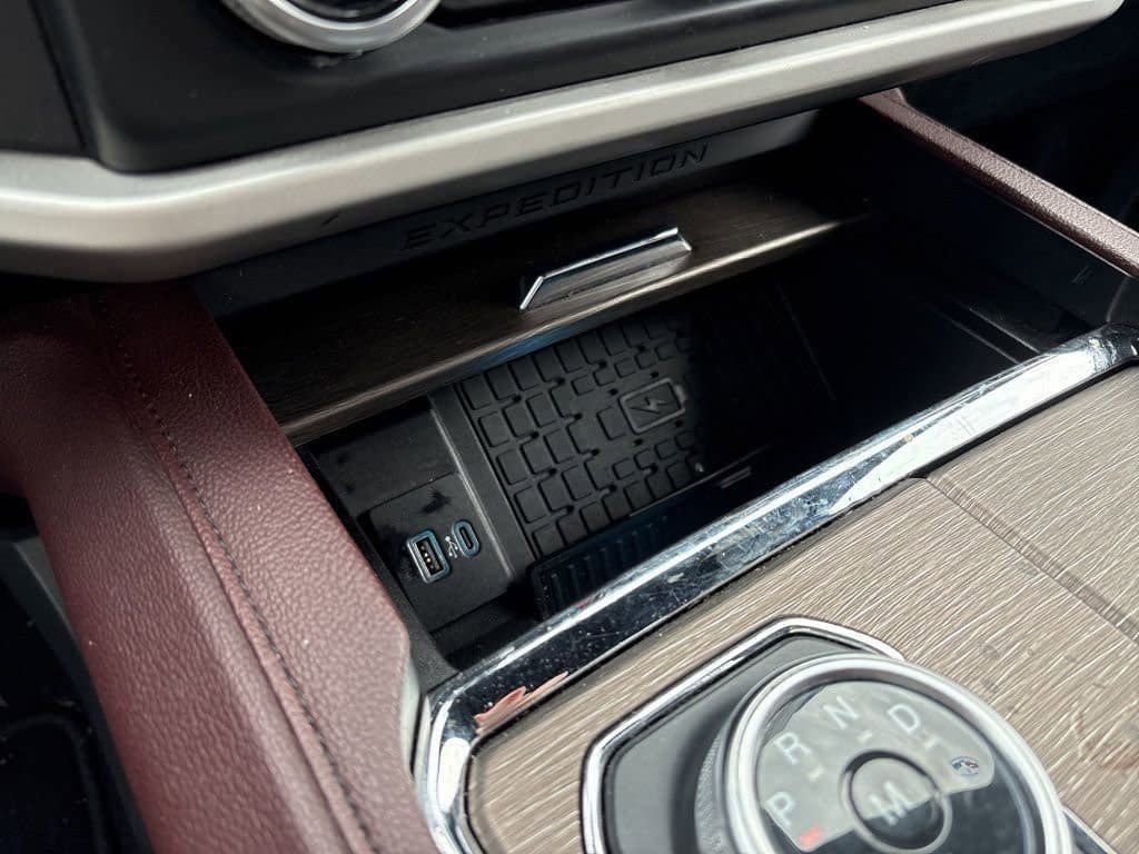 Used 2024 Ford Expedition Limited image 24