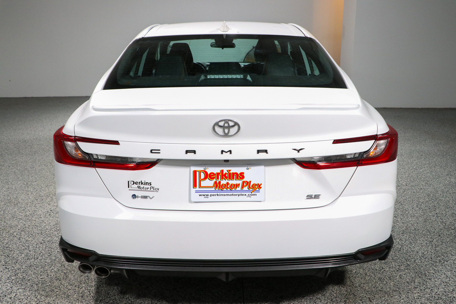 Used 2025 Toyota Camry SE FWD image 8
