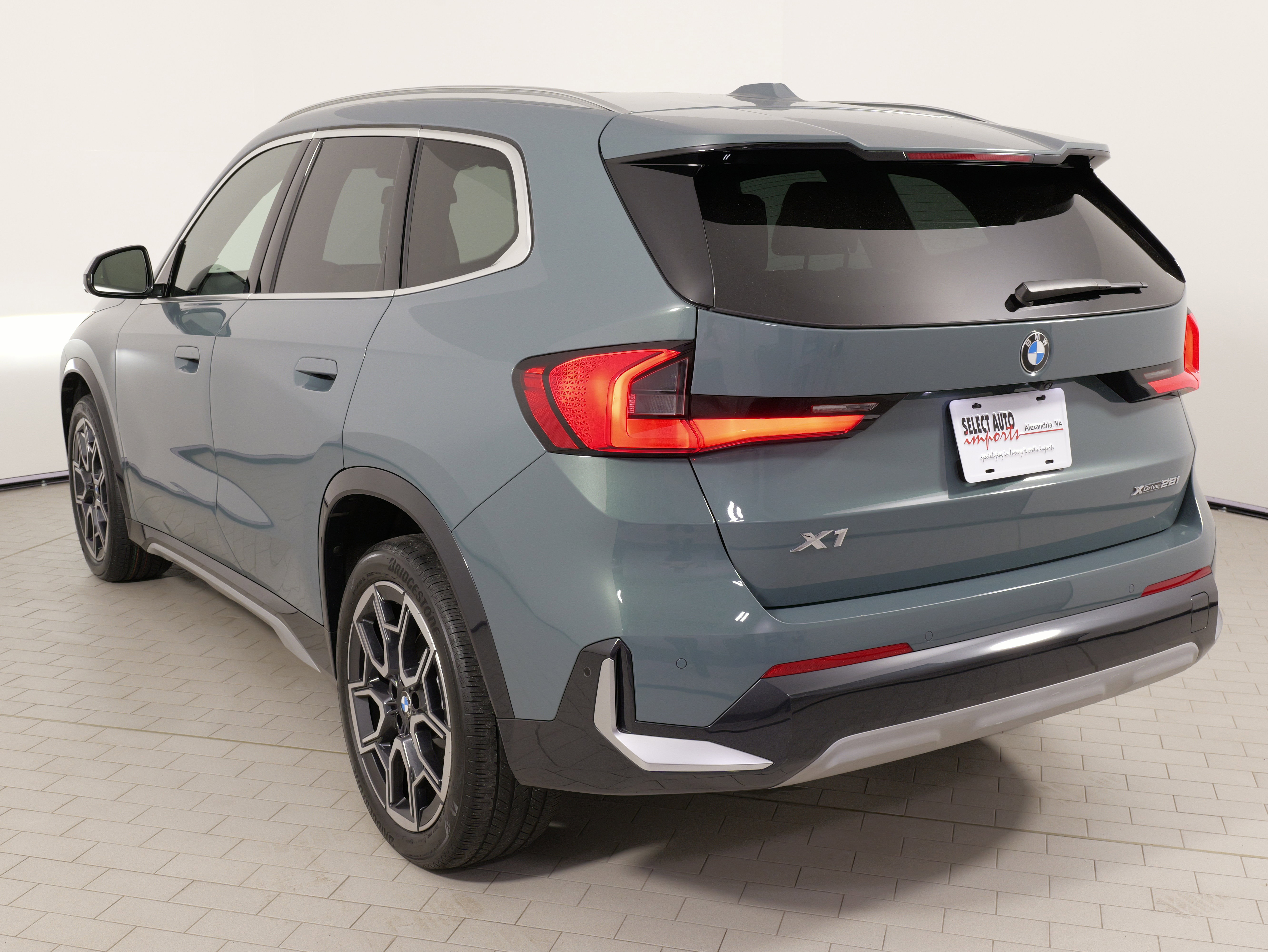 Used 2023 BMW X1 xDrive28i w/ Premium Package AWD/4WD image 16