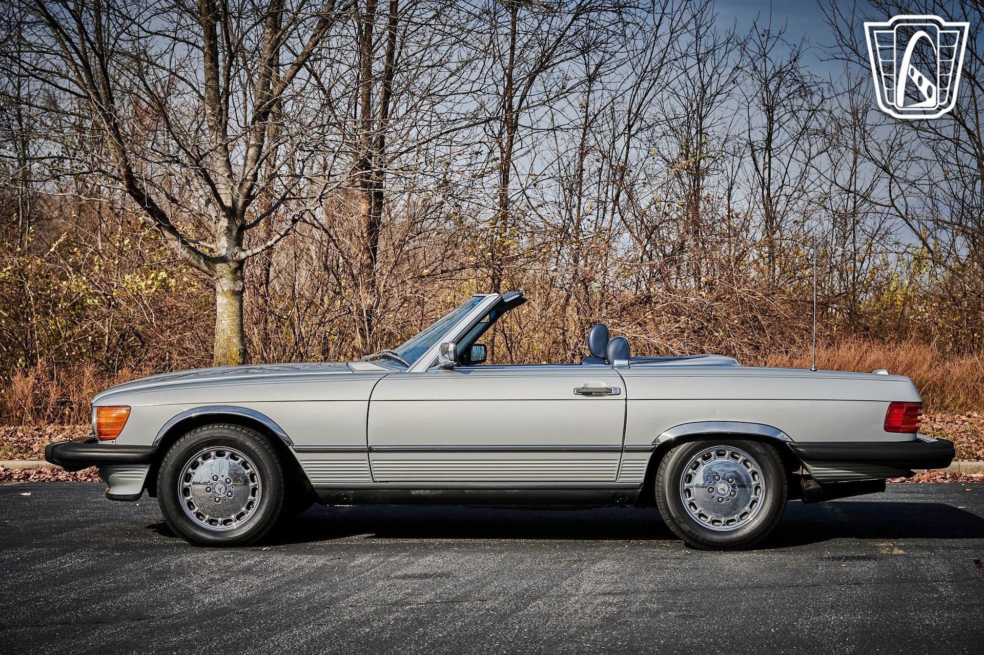 Used 1988 Mercedes-Benz 560 SL image 6
