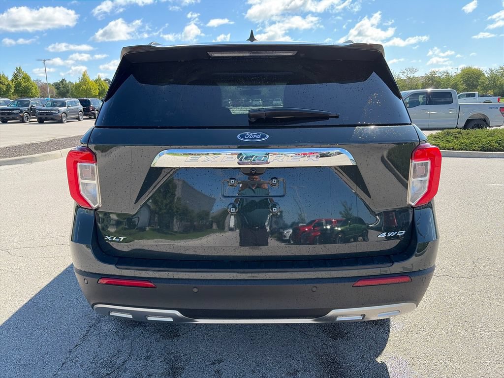 Used 2024 Ford Explorer XLT w/ Equipment Group 202A AWD/4WD image 6