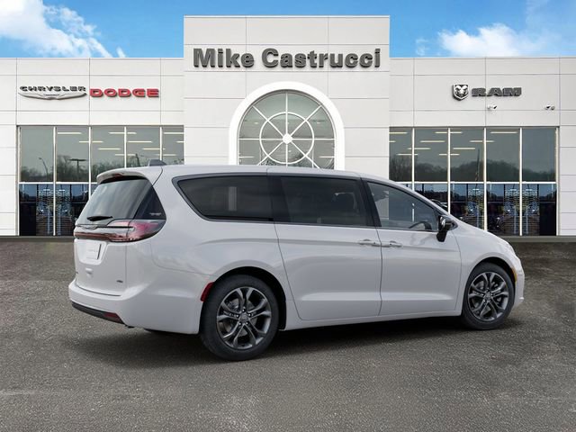 New 2026 Chrysler Pacifica Select image 5