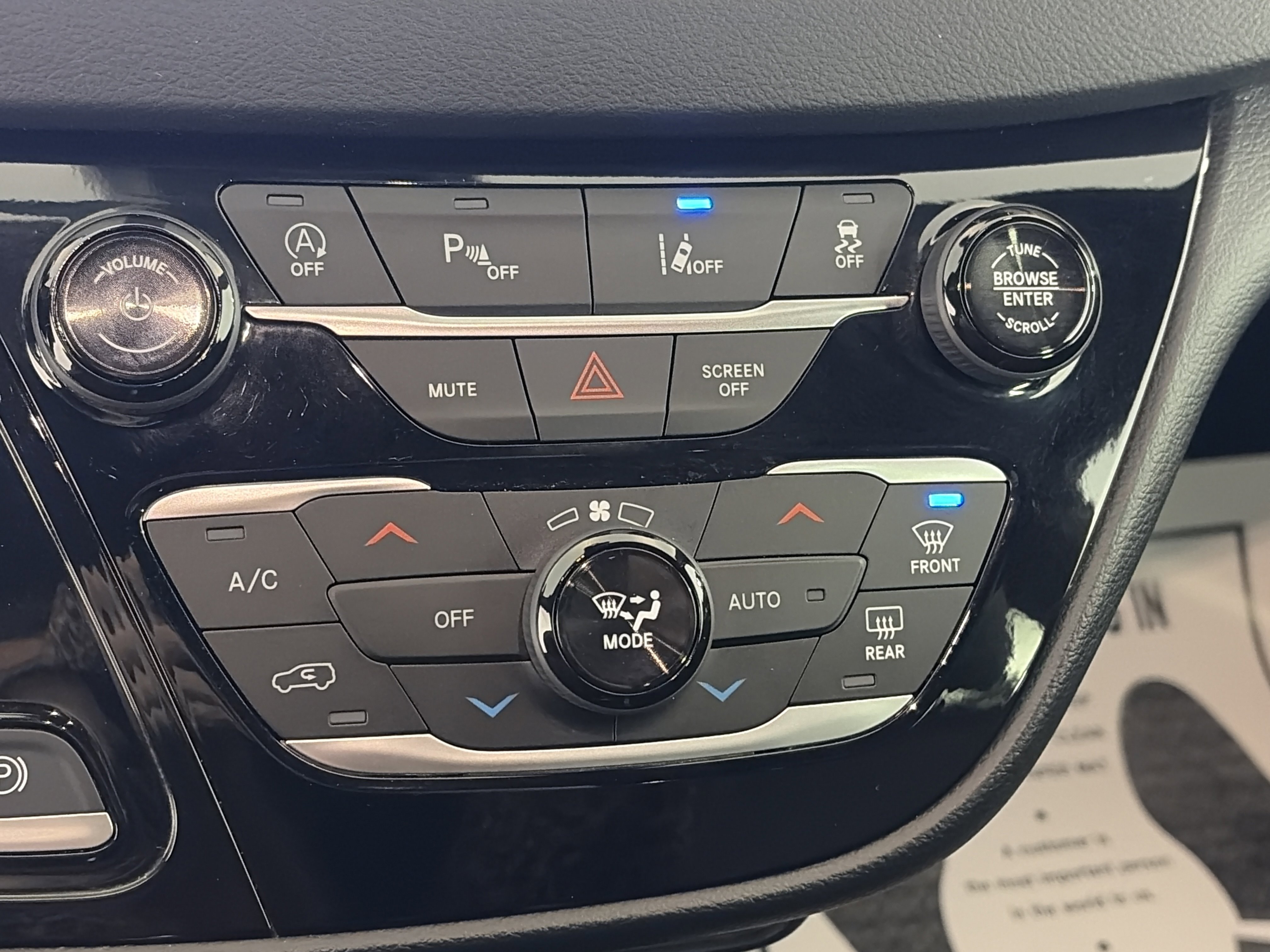 Used 2026 Chrysler Pacifica Select image 21