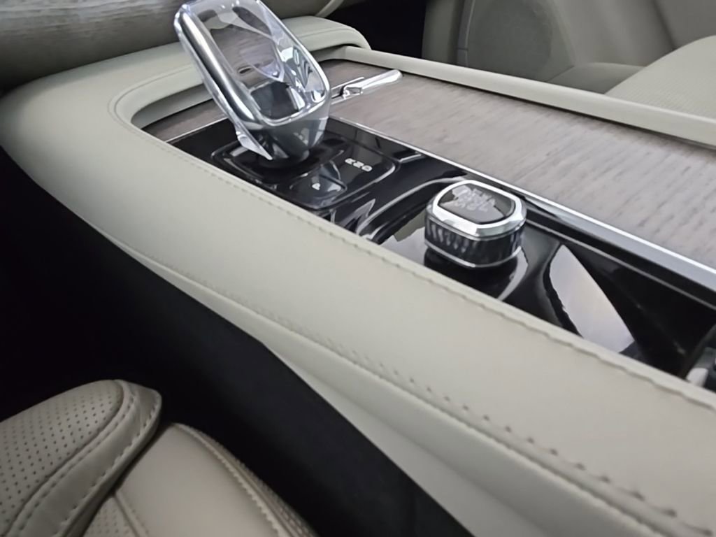 Used 2022 Volvo XC90 T8 Inscription w/ Advanced Package image 24