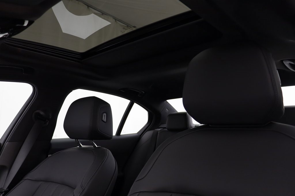 New 2025 BMW i5 xDrive40 w/ Premium Package image 14