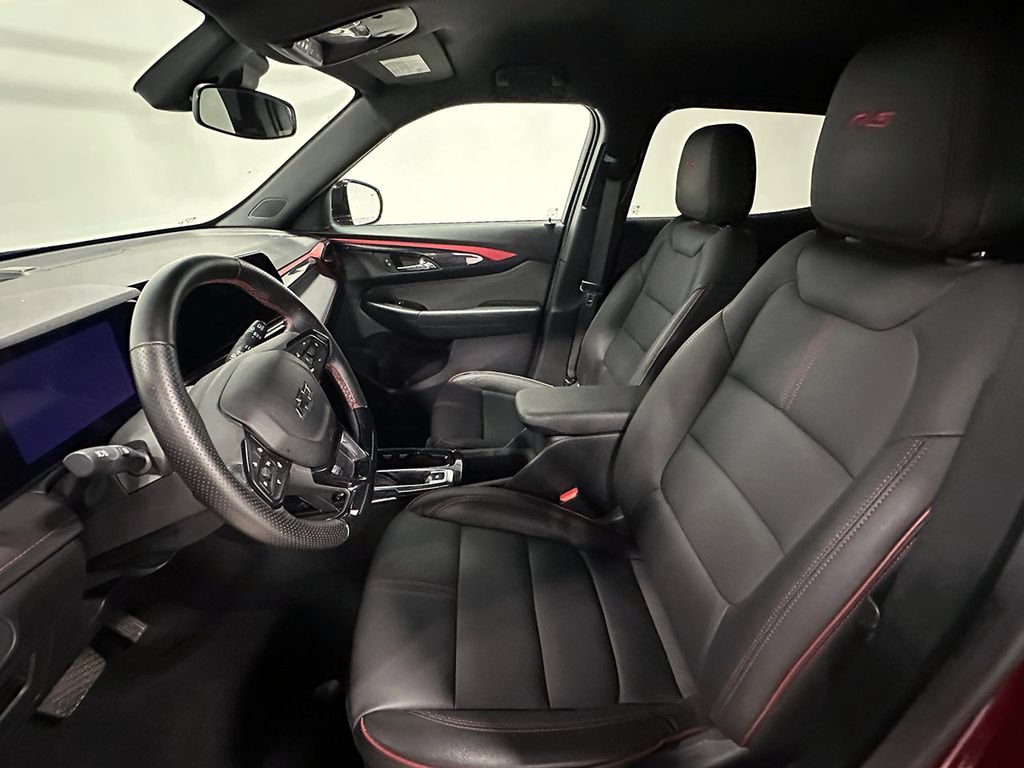 Used 2025 Chevrolet TrailBlazer RS w/ Driver Confidence Package AWD/4WD image 3
