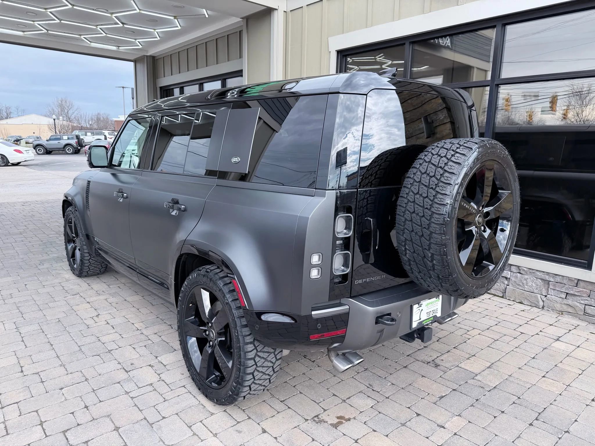 Used 2023 Land Rover Defender 110 V8 image 4
