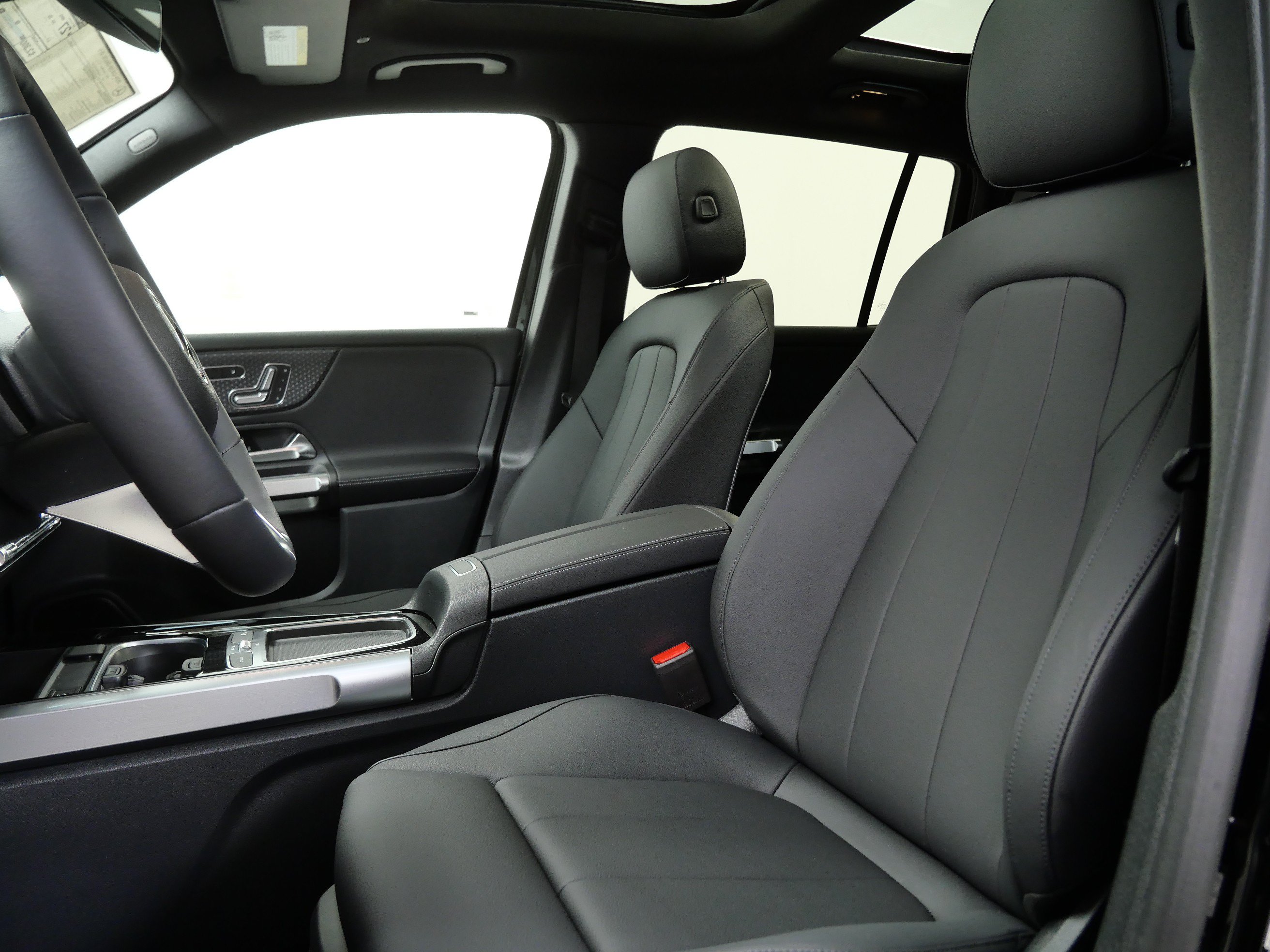 New 2026 Mercedes-Benz GLB 250 4MATIC image 8