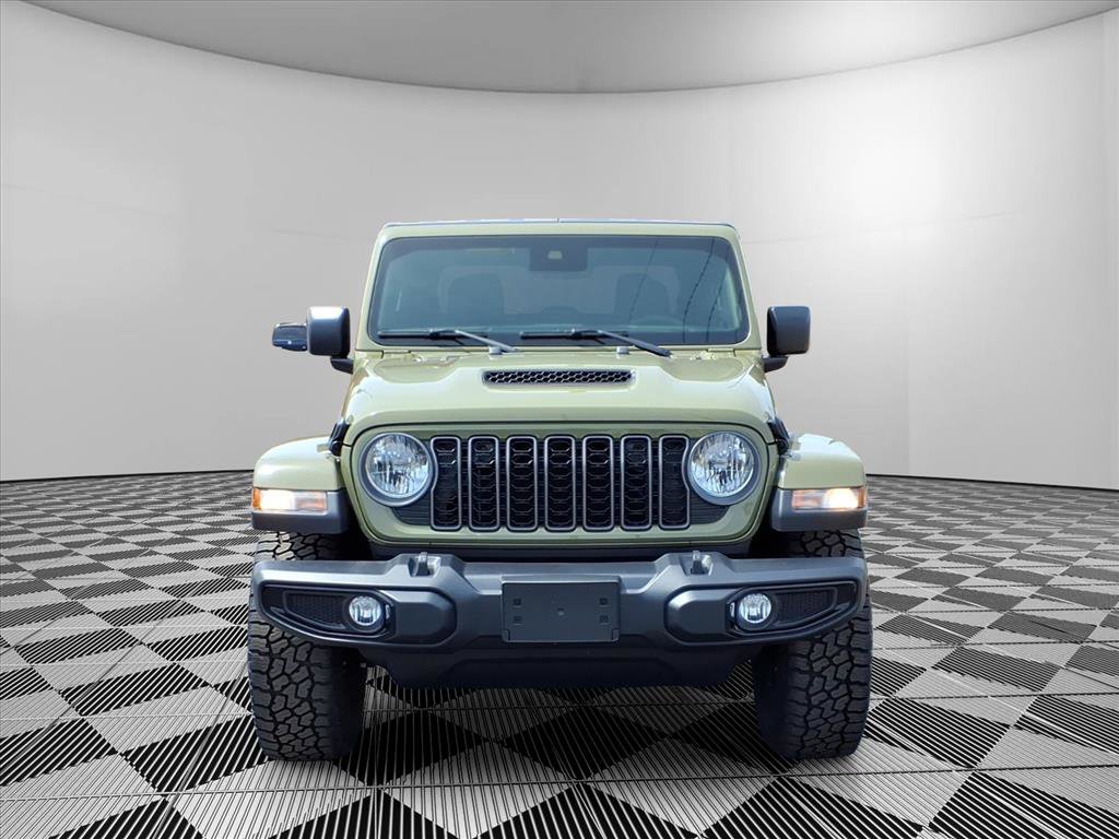 Used 2025 Jeep Gladiator Sport AWD/4WD image 3