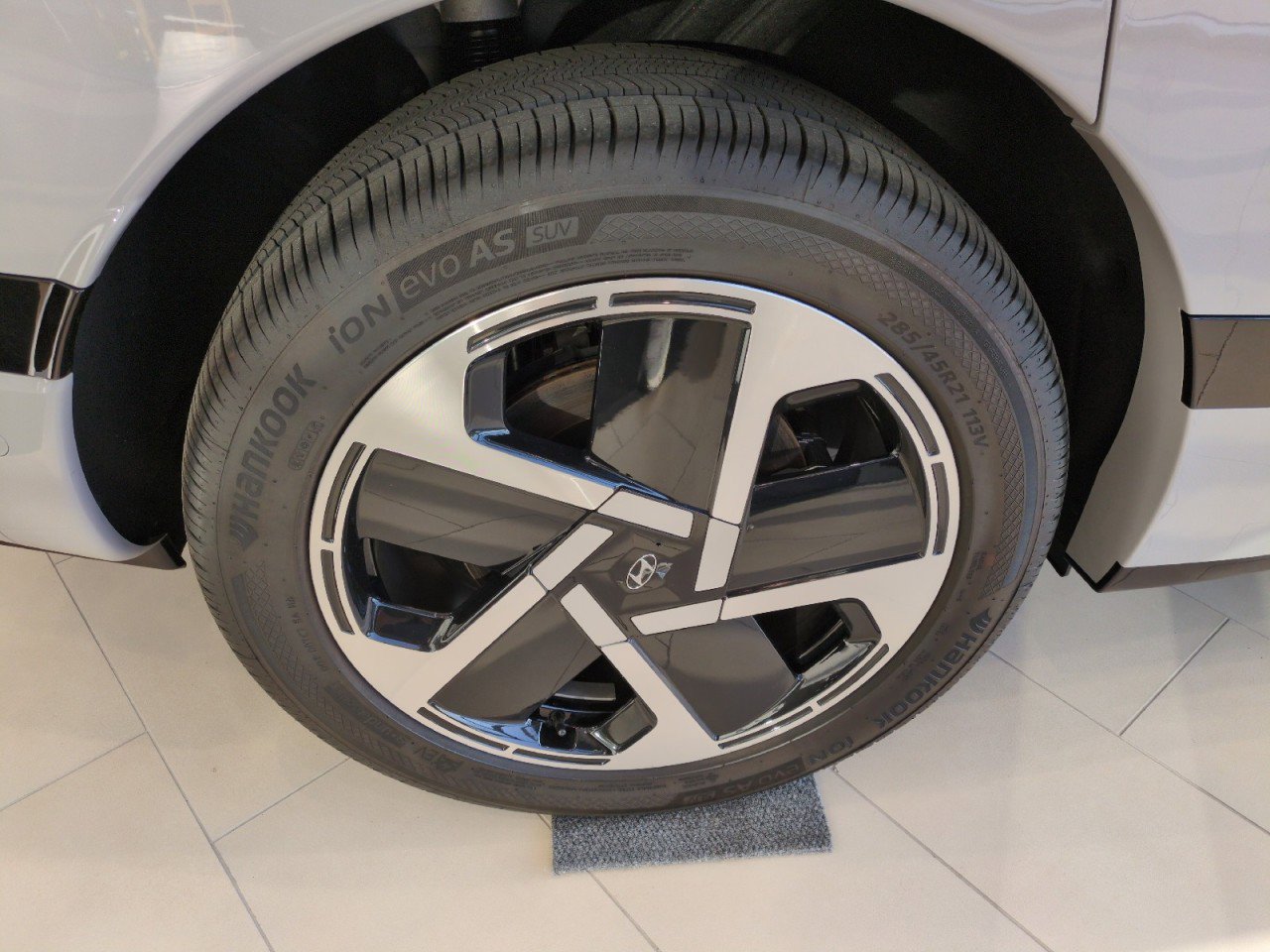 New 2026 Hyundai Ioniq 9 Calligraphy image 8