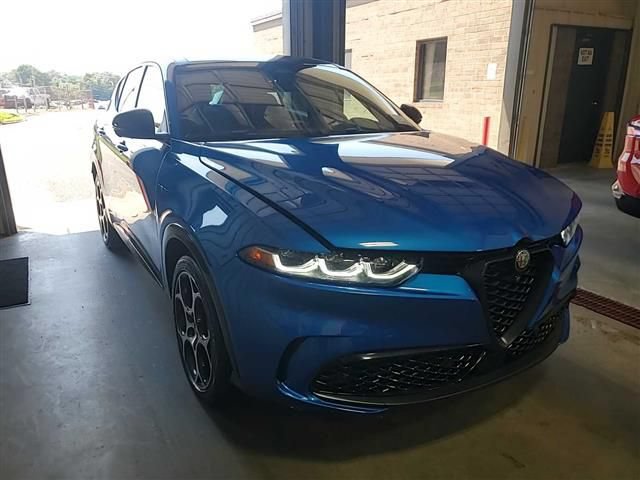 Used 2024 Alfa Romeo Tonale Veloce AWD/4WD image 4