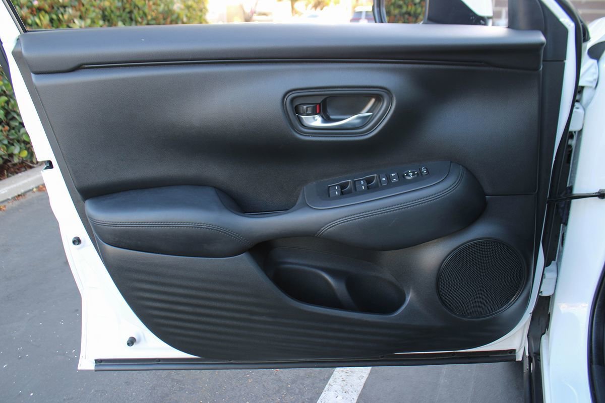 Used 2023 Honda HR-V LX image 41