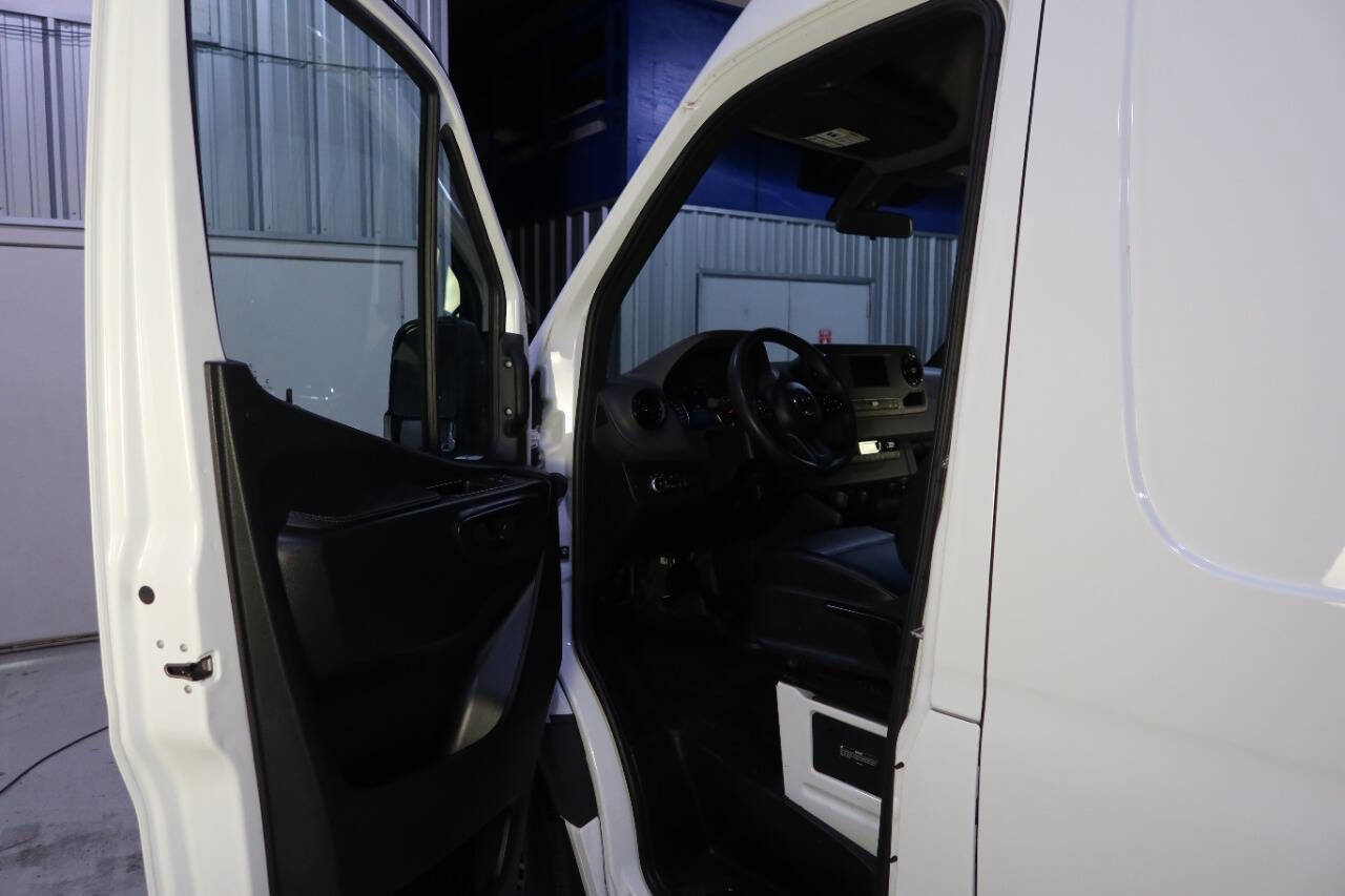 Used 2023 Mercedes-Benz Sprinter 2500 image 19