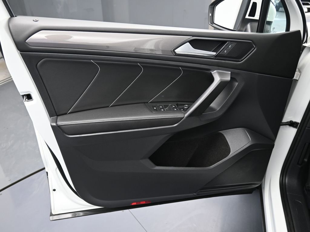 Used 2023 Volkswagen Tiguan SE image 12