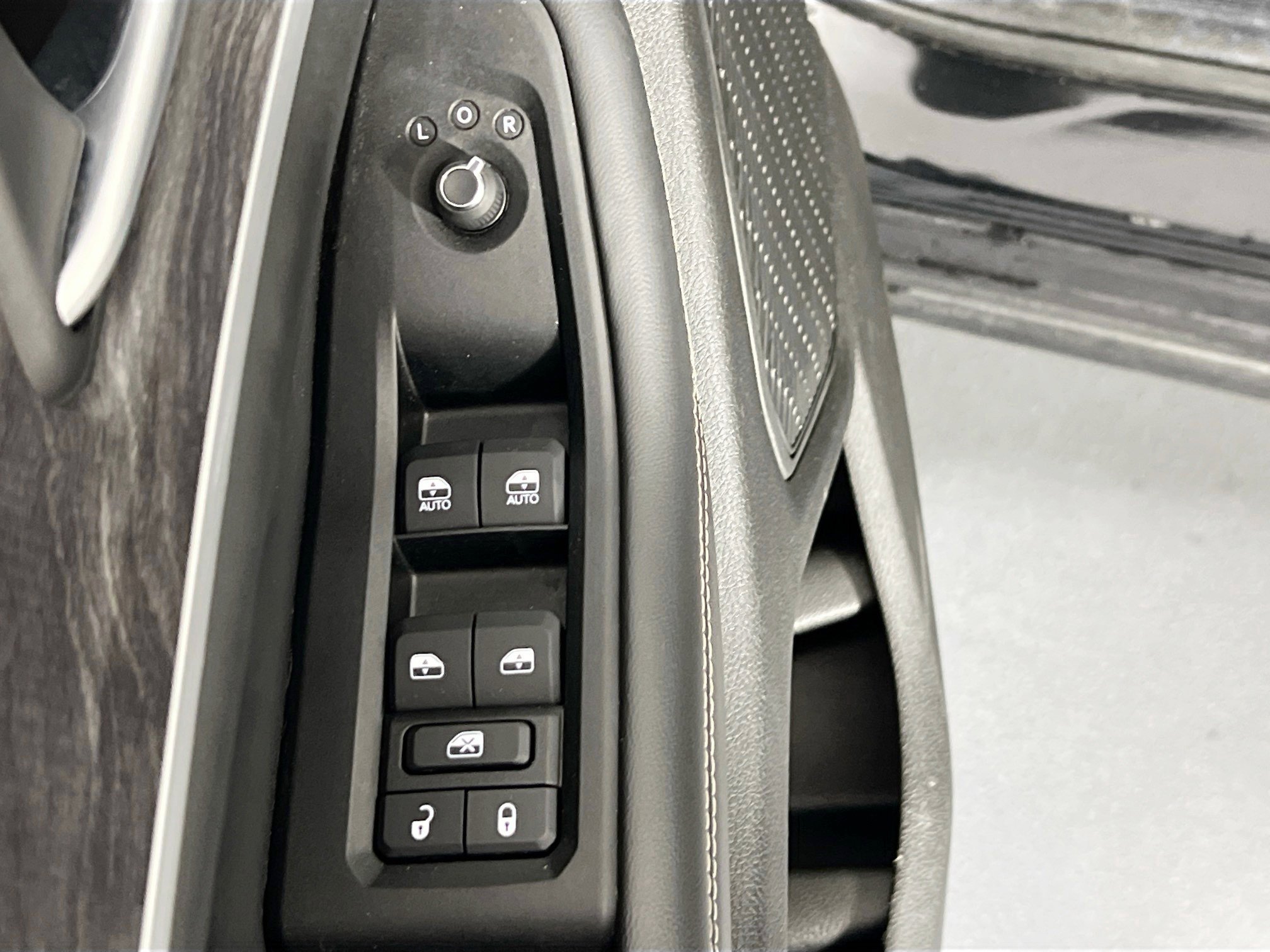 Used 2023 Jeep Grand Cherokee Limited AWD/4WD image 18