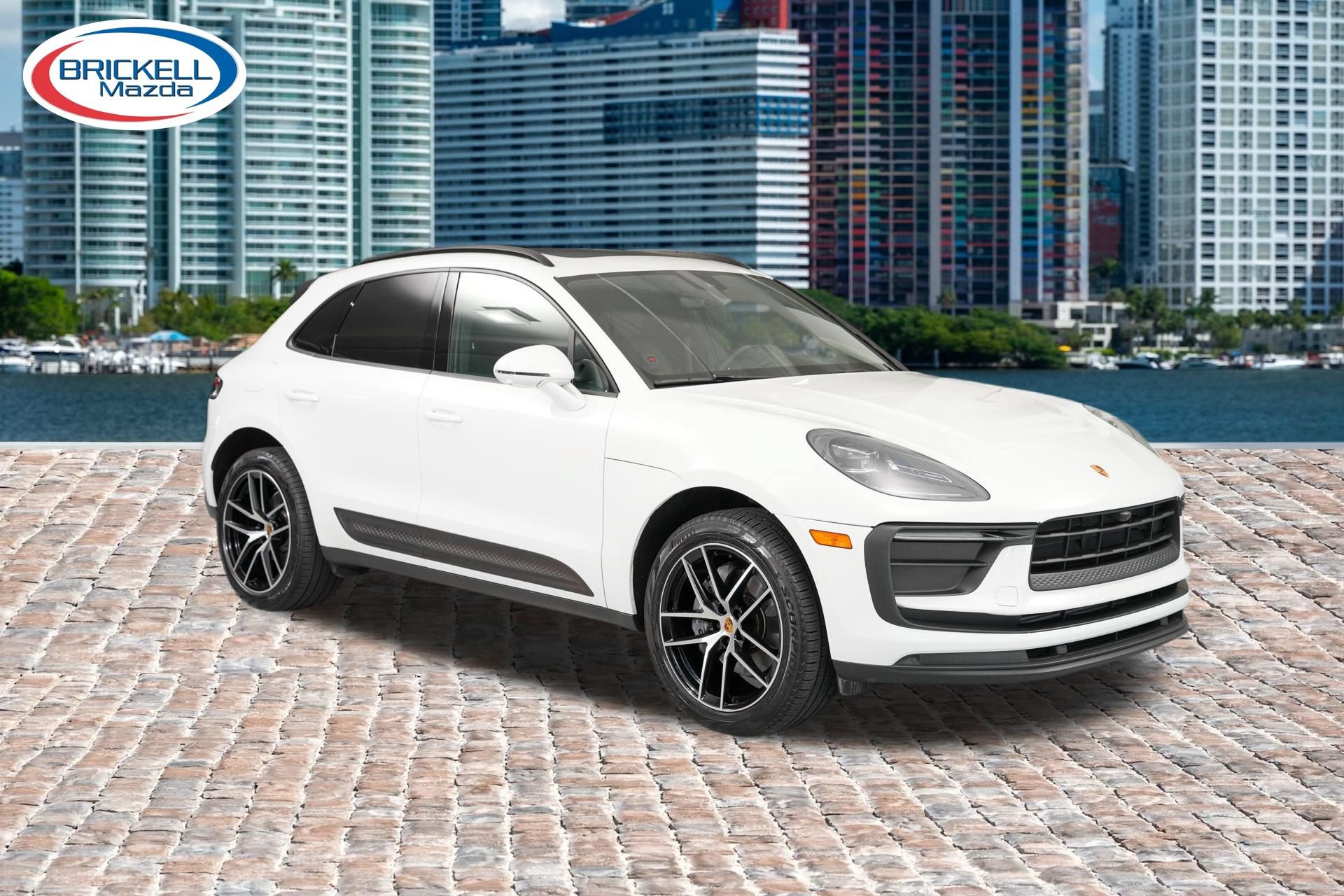 Used 2022 Porsche Macan AWD/4WD image 2