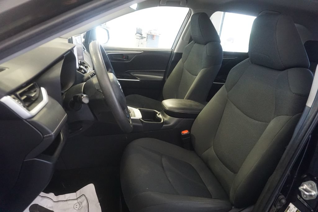 Used 2023 Toyota RAV4 LE AWD/4WD image 16