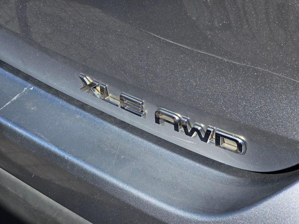 Used 2021 Toyota Highlander XLE AWD/4WD image 16