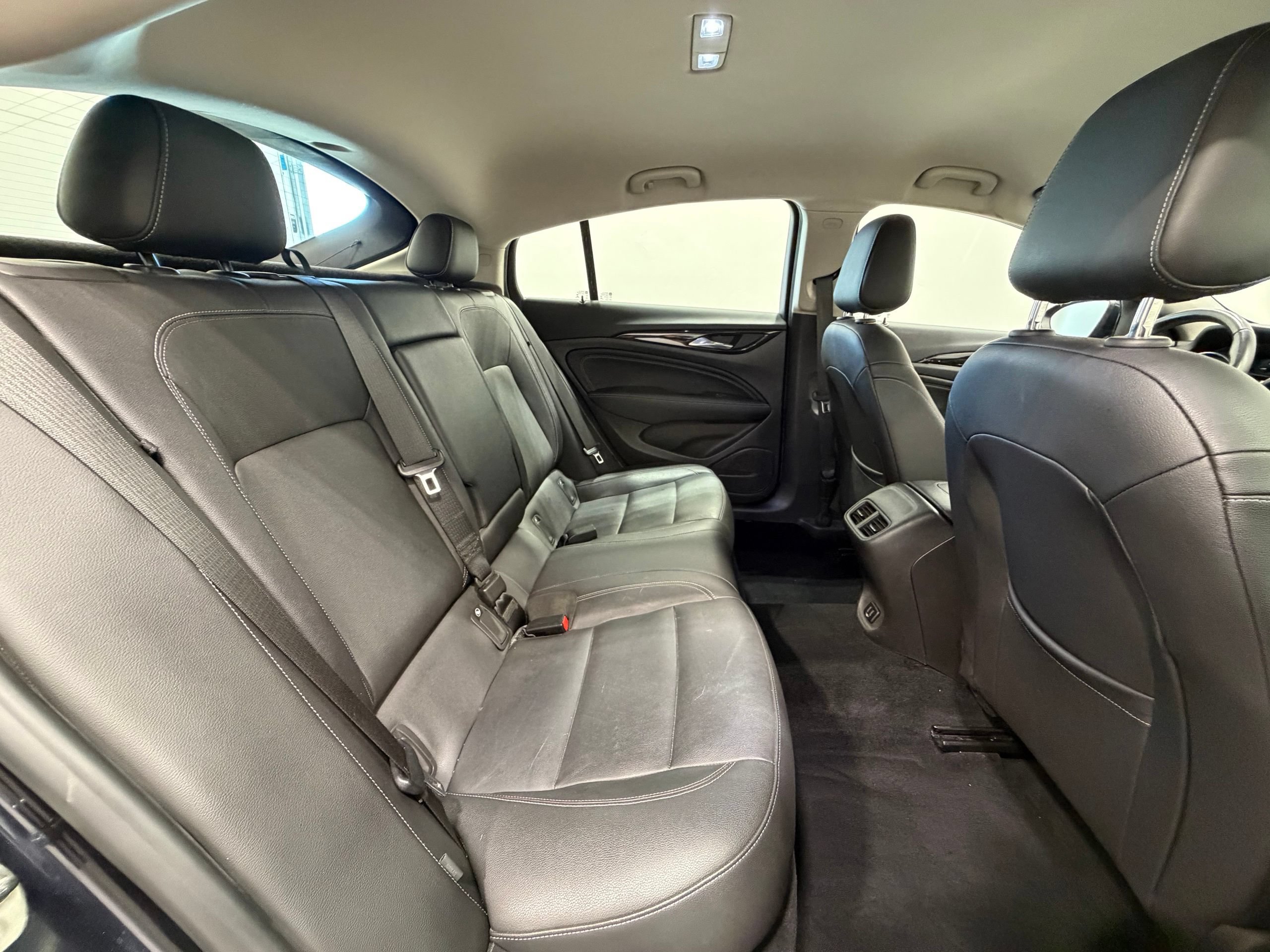 Used 2018 Buick Regal Essence FWD image 26