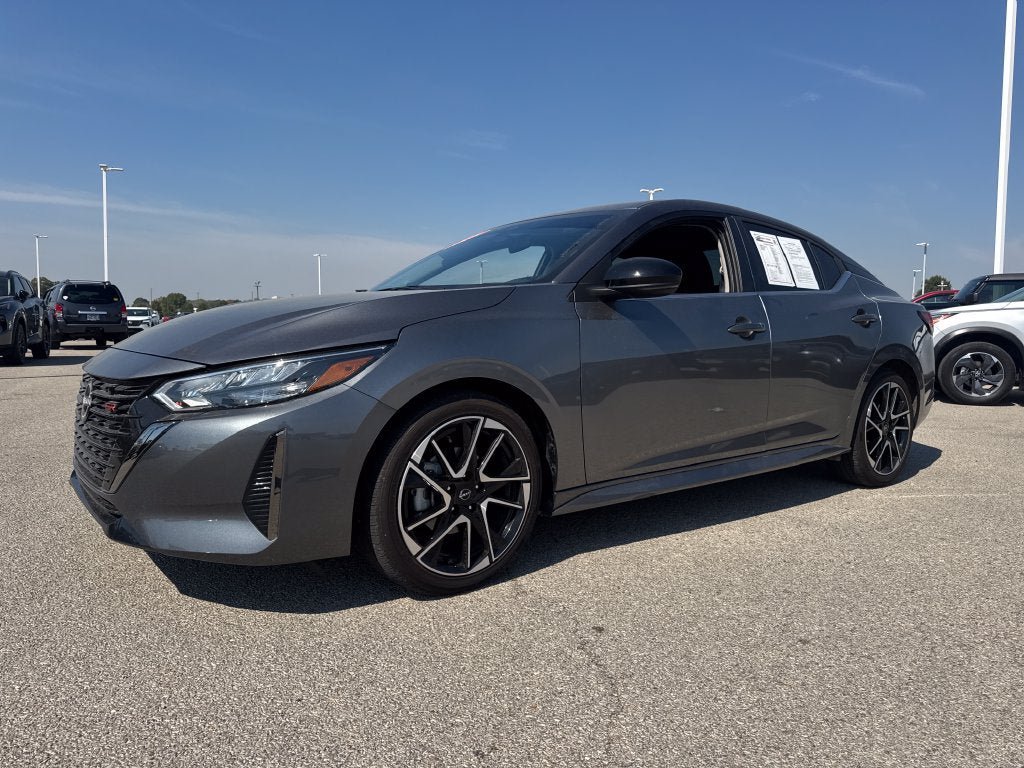Used 2025 Nissan Sentra SR FWD image 2