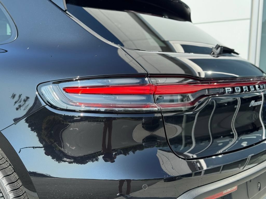 Certified 2025 Porsche Macan AWD/4WD image 12