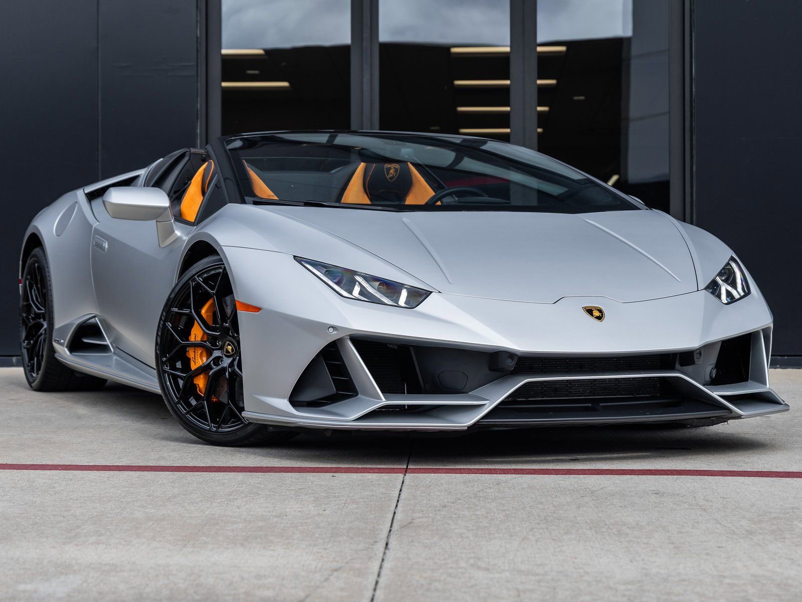 Used 2023 Lamborghini Huracan EVO image 2