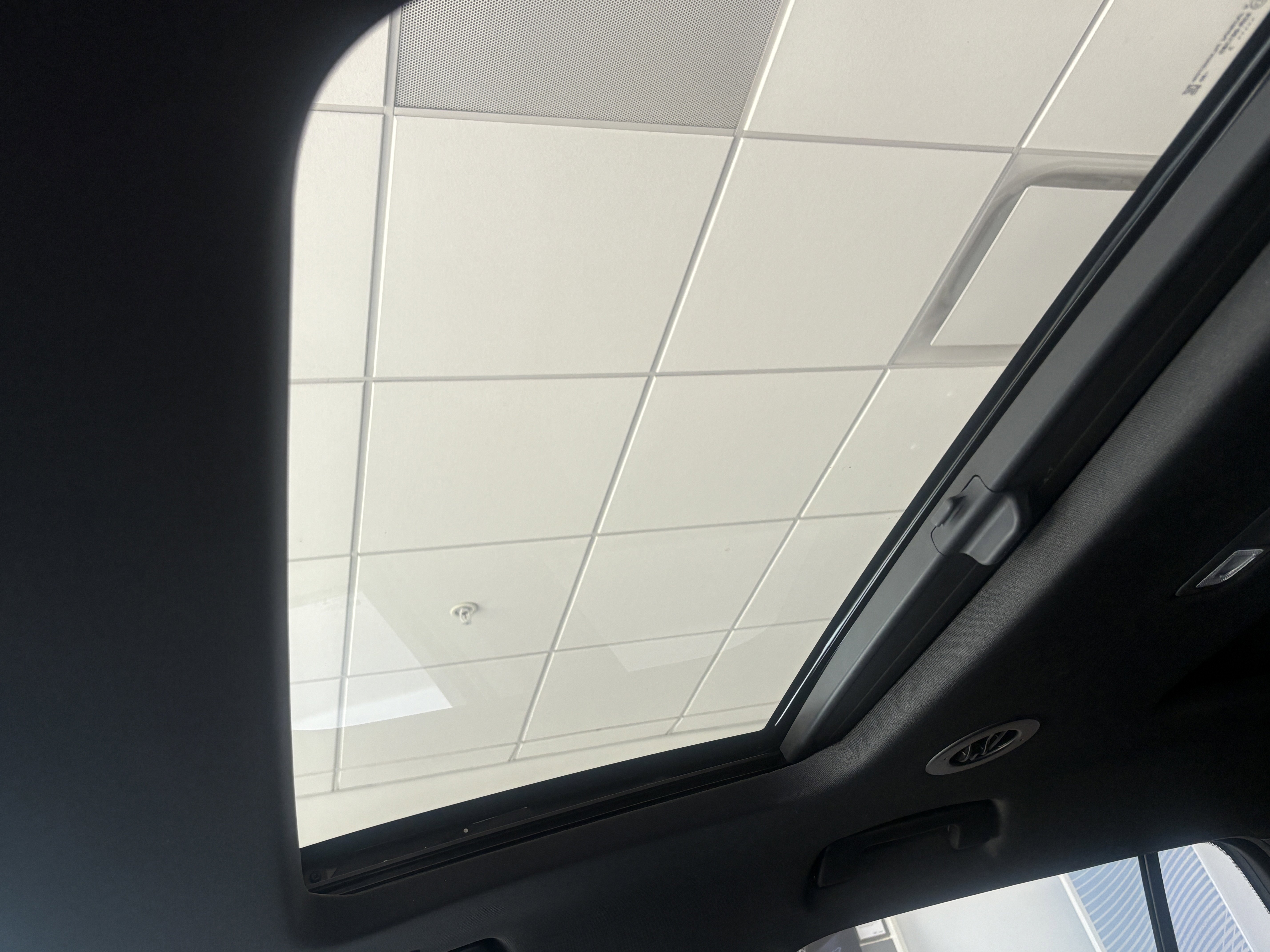 Used 2023 Chevrolet Traverse RS image 17