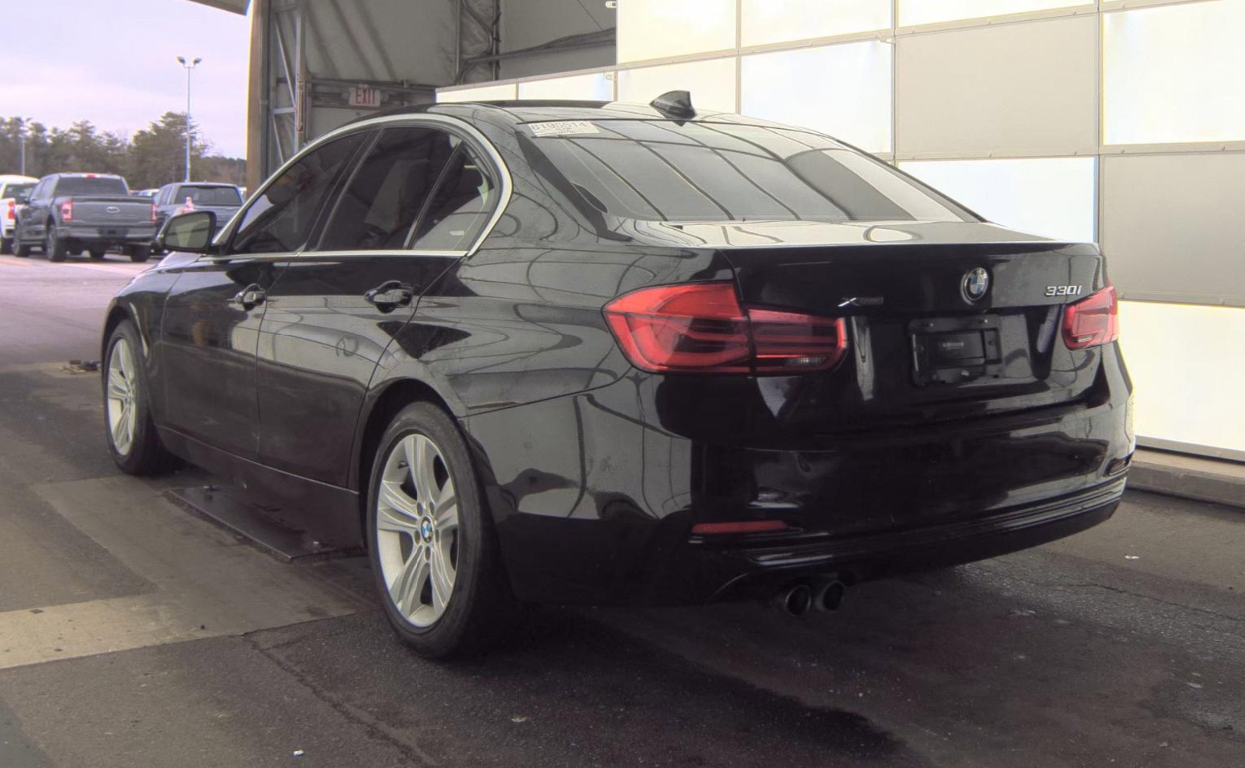 Used 2018 BMW 330i xDrive Sedan w/ Convenience Package image 4