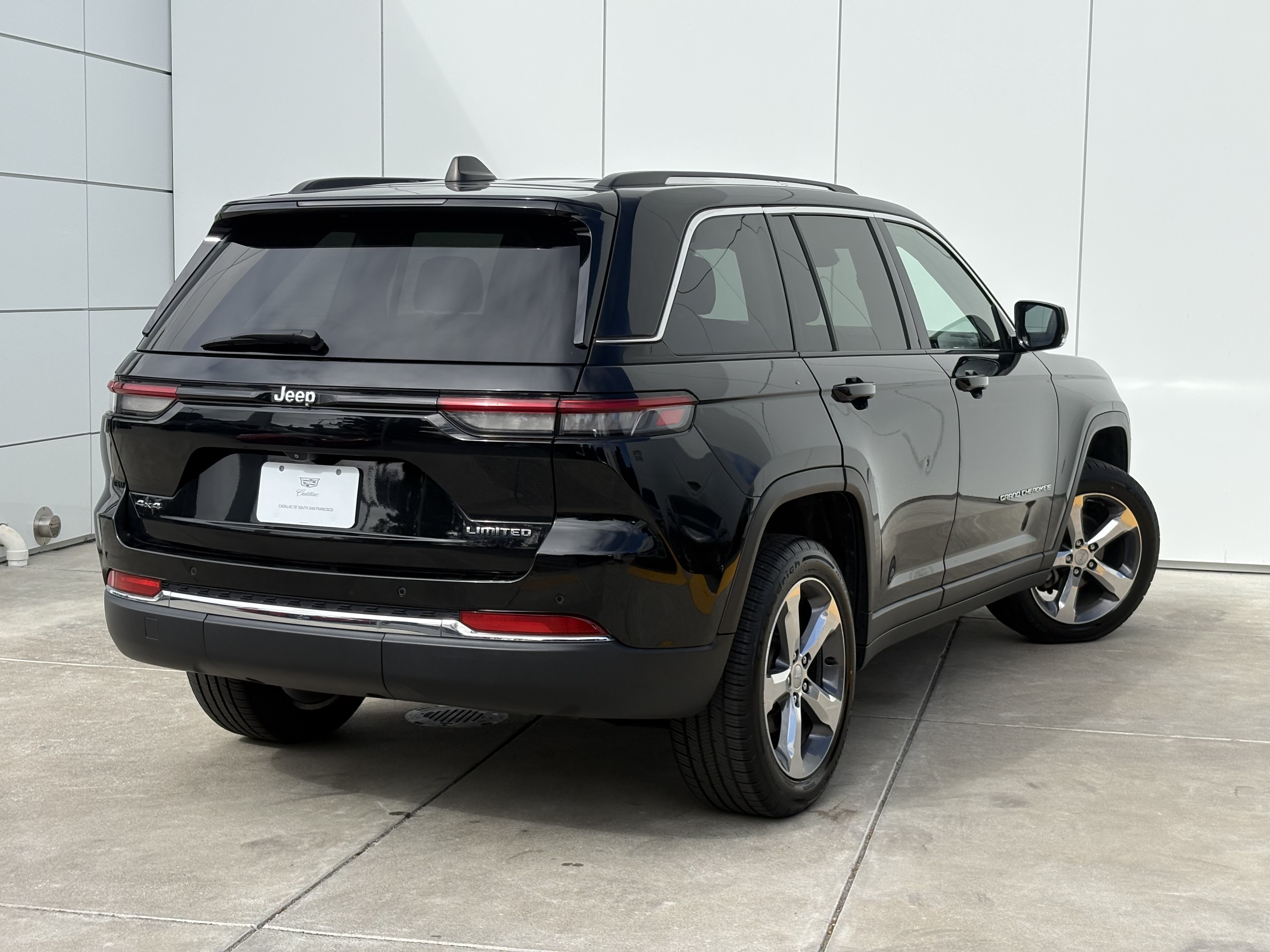 Used 2022 Jeep Grand Cherokee Limited AWD/4WD image 7
