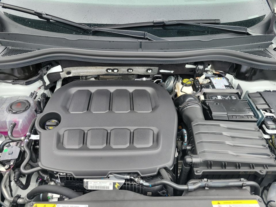 New 2026 Volkswagen Tiguan SE R-Line FWD image 16