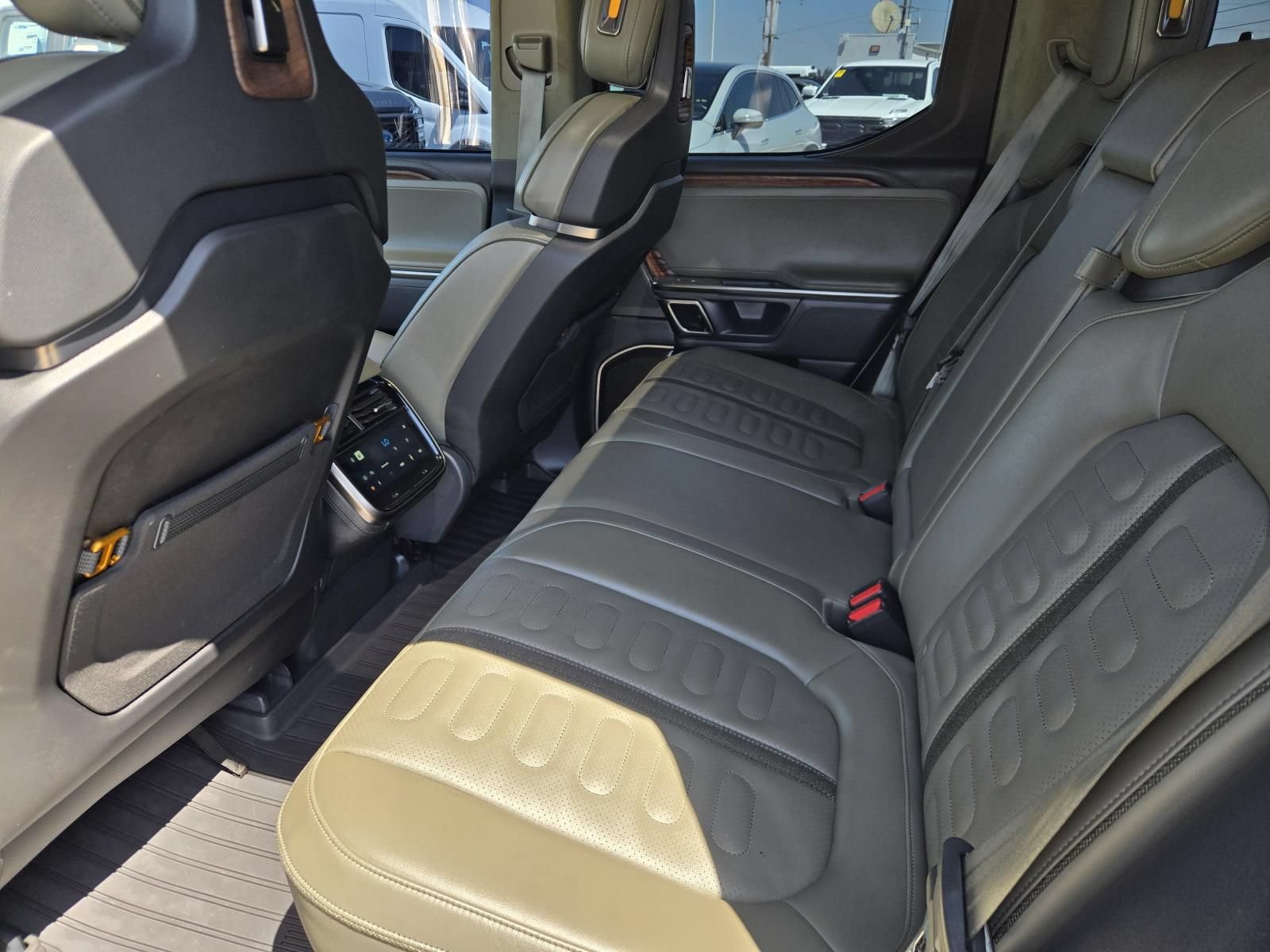 Used 2022 Rivian R1T Adventure AWD/4WD image 22