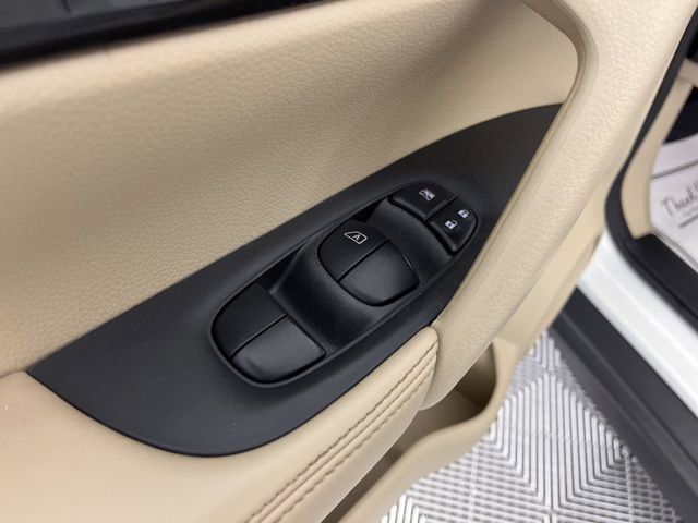 Used 2020 Nissan Rogue SV image 32