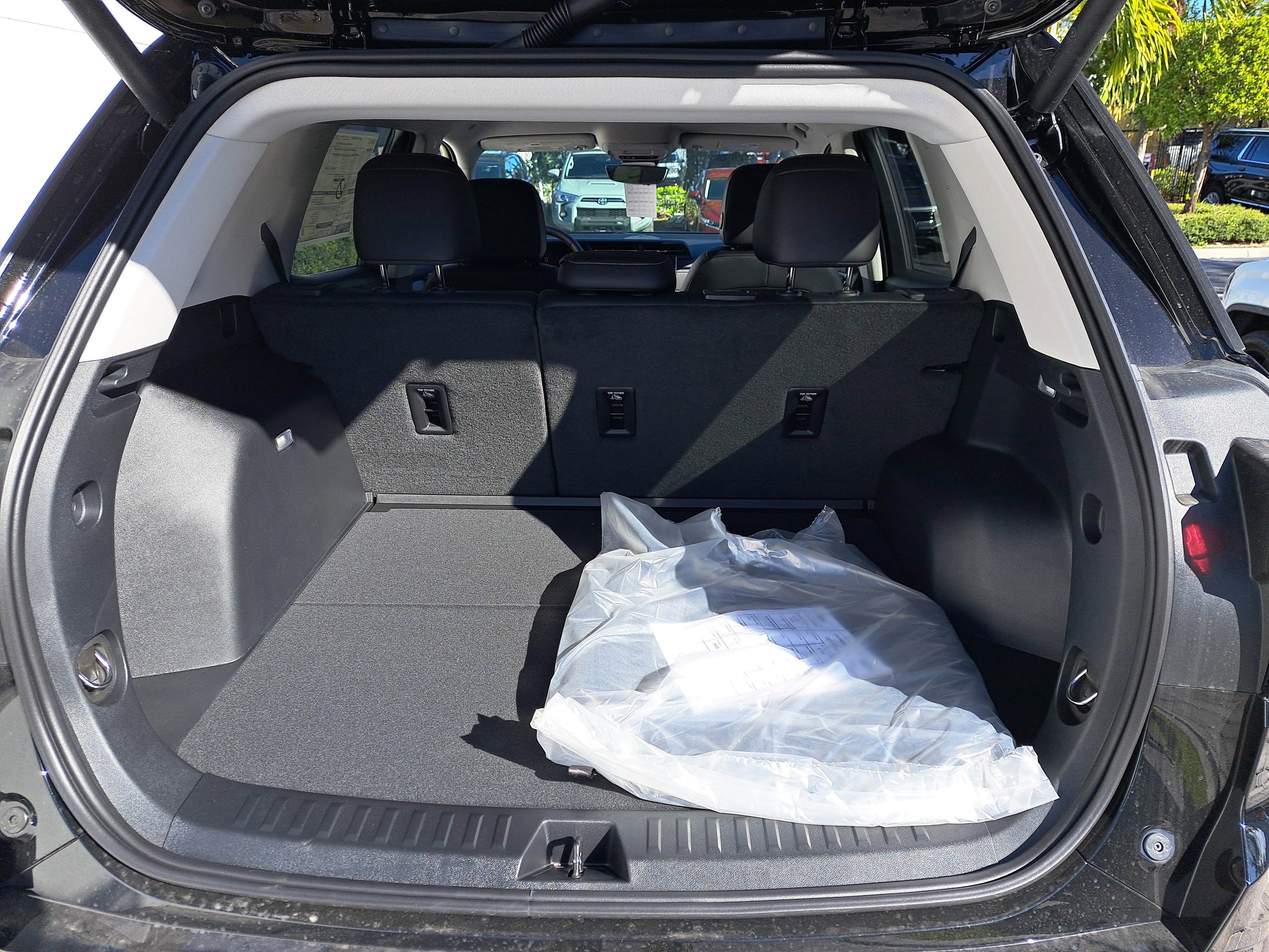 New 2026 GMC Terrain Denali w/ LPO, Black Badging Package image 9