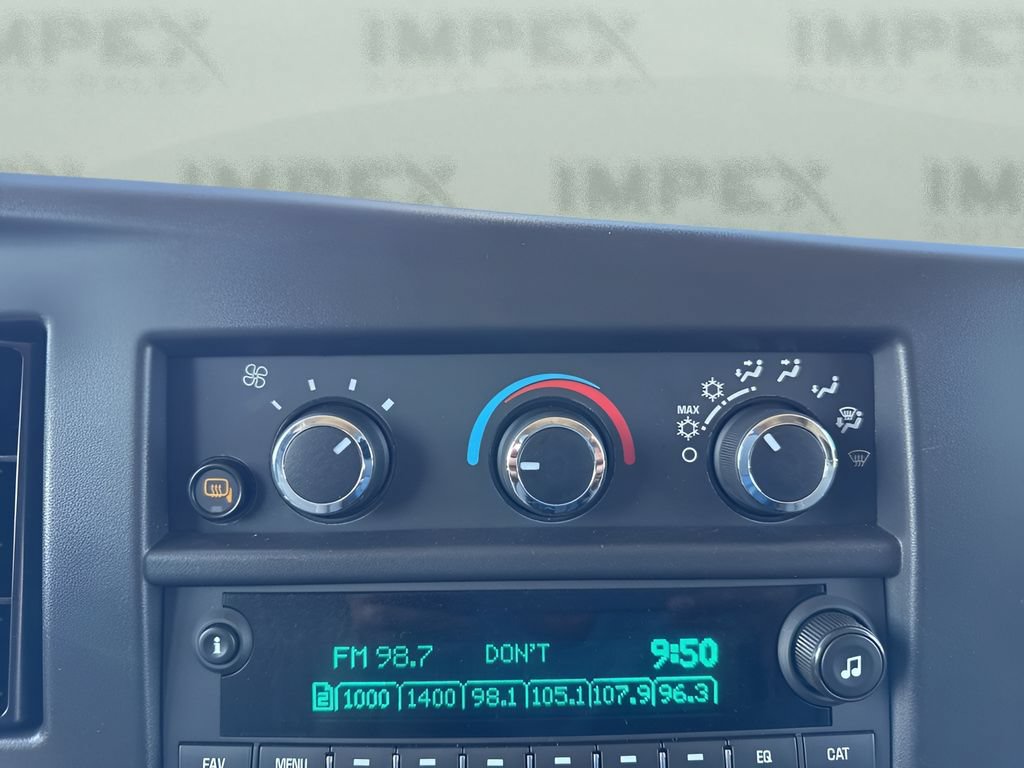 Used 2025 Chevrolet Express 3500 LT w/ LT Preferred Equipment Group RWD image 17