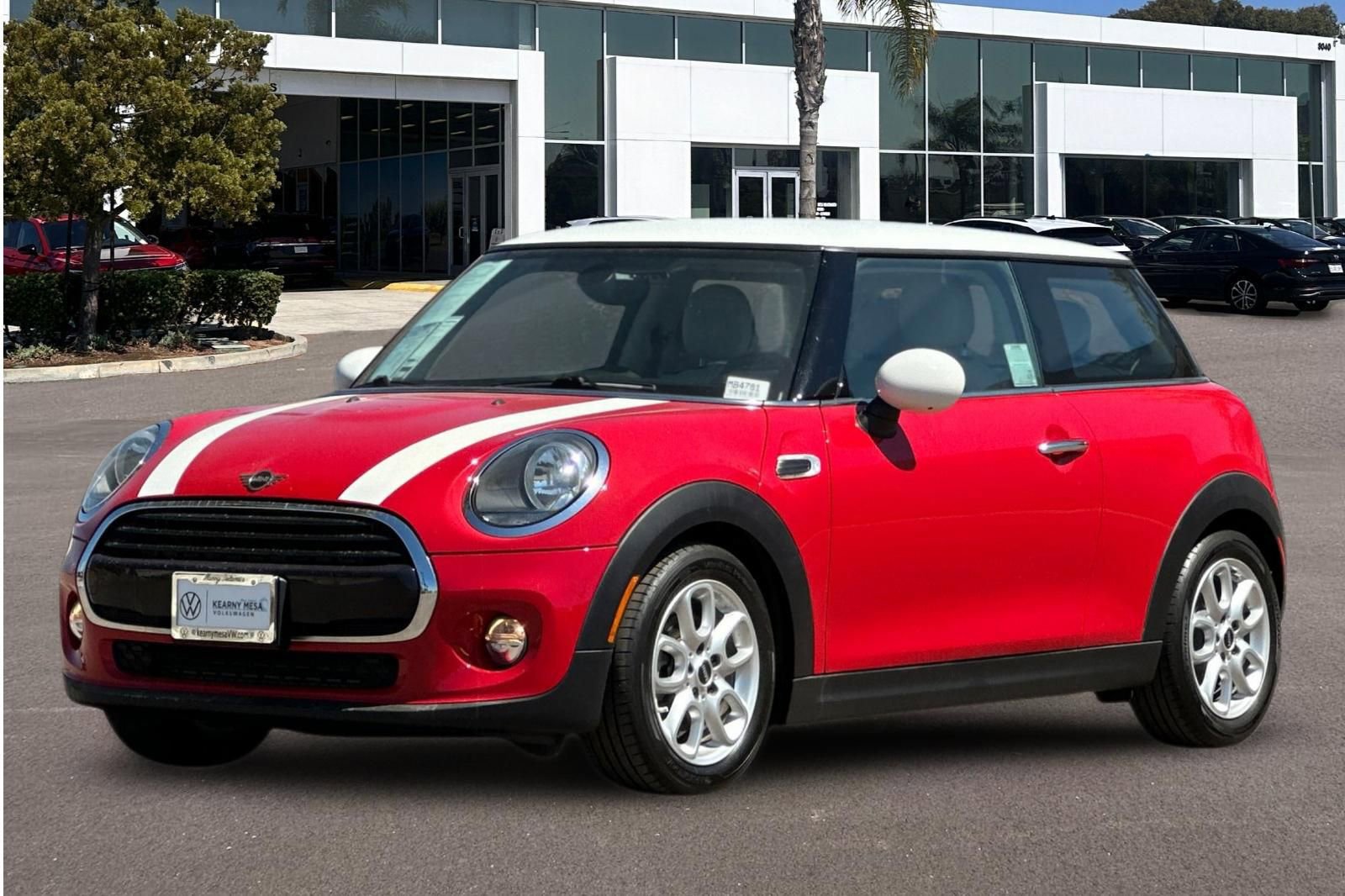 Used 2019 MINI Cooper 2-Door Hardtop w/ Signature Upholstery Package image 7