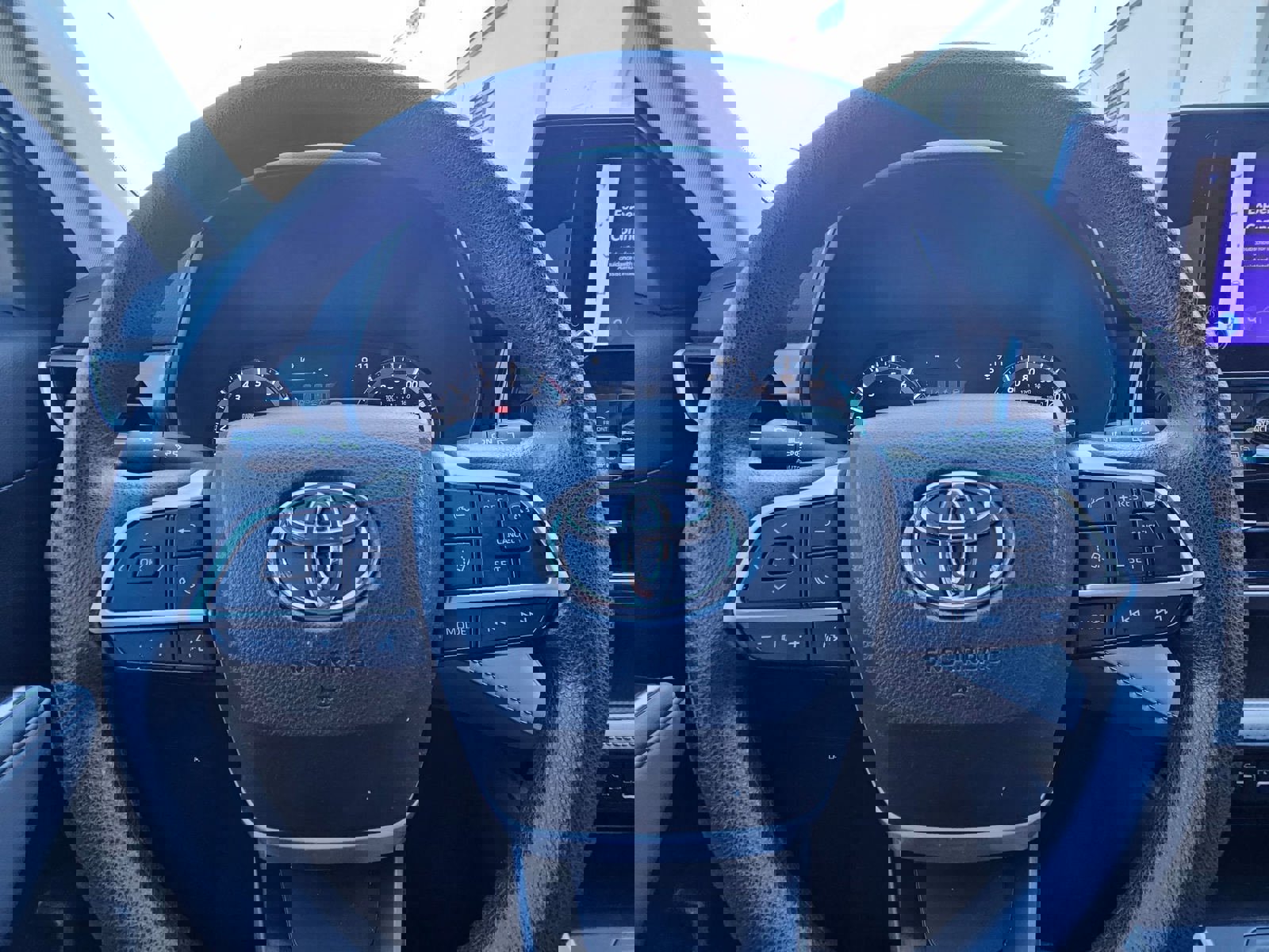 Used 2023 Toyota Highlander L image 41