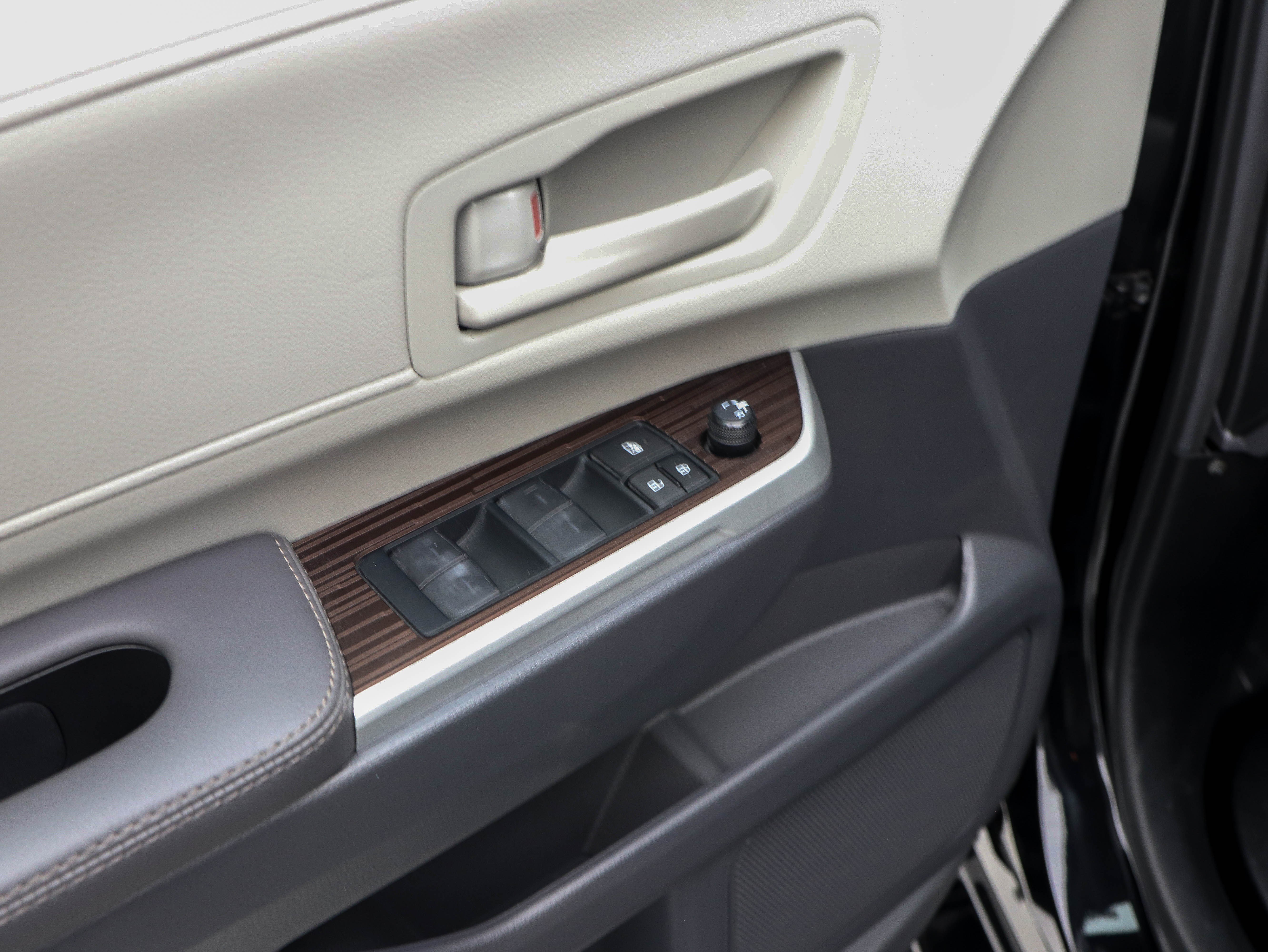 Used 2024 Toyota Sienna LE FWD image 22
