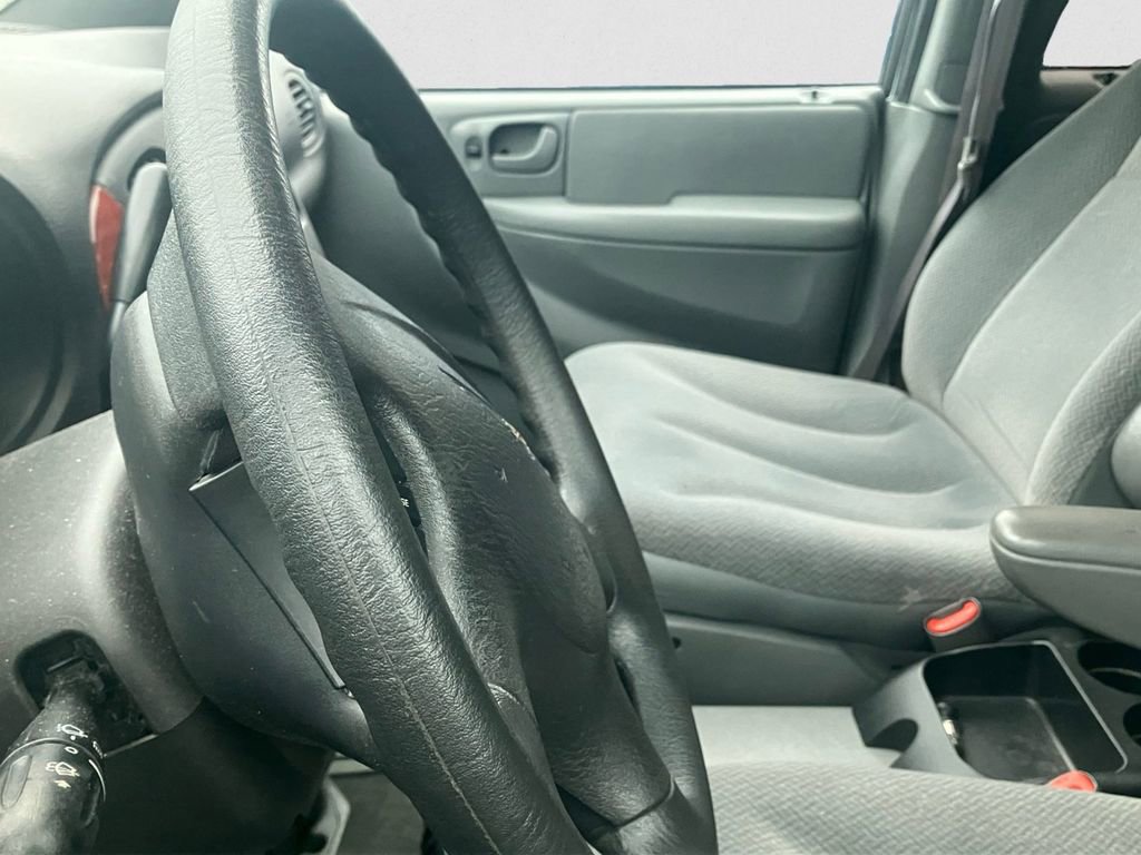 Used 2005 Chrysler Town & Country w/ Popular Equipment Group I FWD image 9