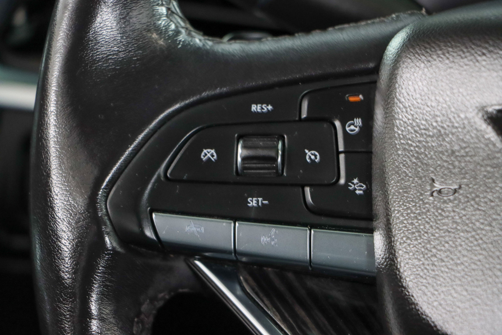 Used 2022 Cadillac XT6 Premium Luxury image 13