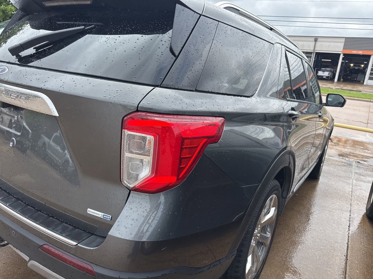 Used 2020 Ford Explorer Platinum w/ Premium Technology Package AWD/4WD image 4