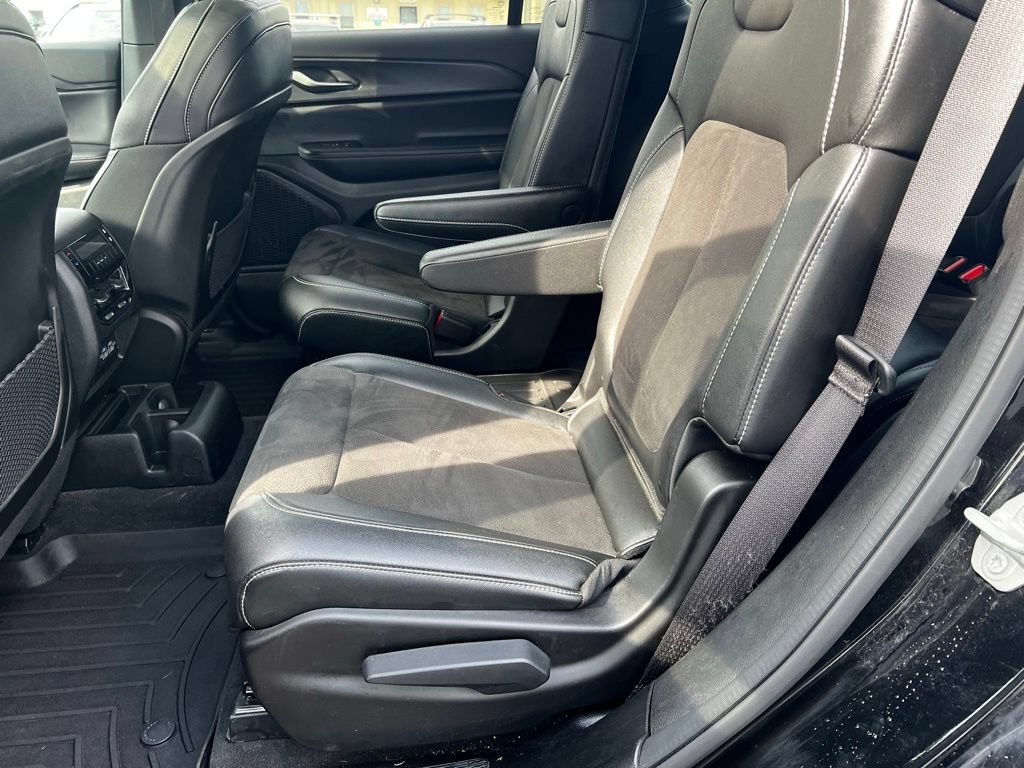 Used 2024 Jeep Grand Cherokee L Altitude AWD/4WD image 9