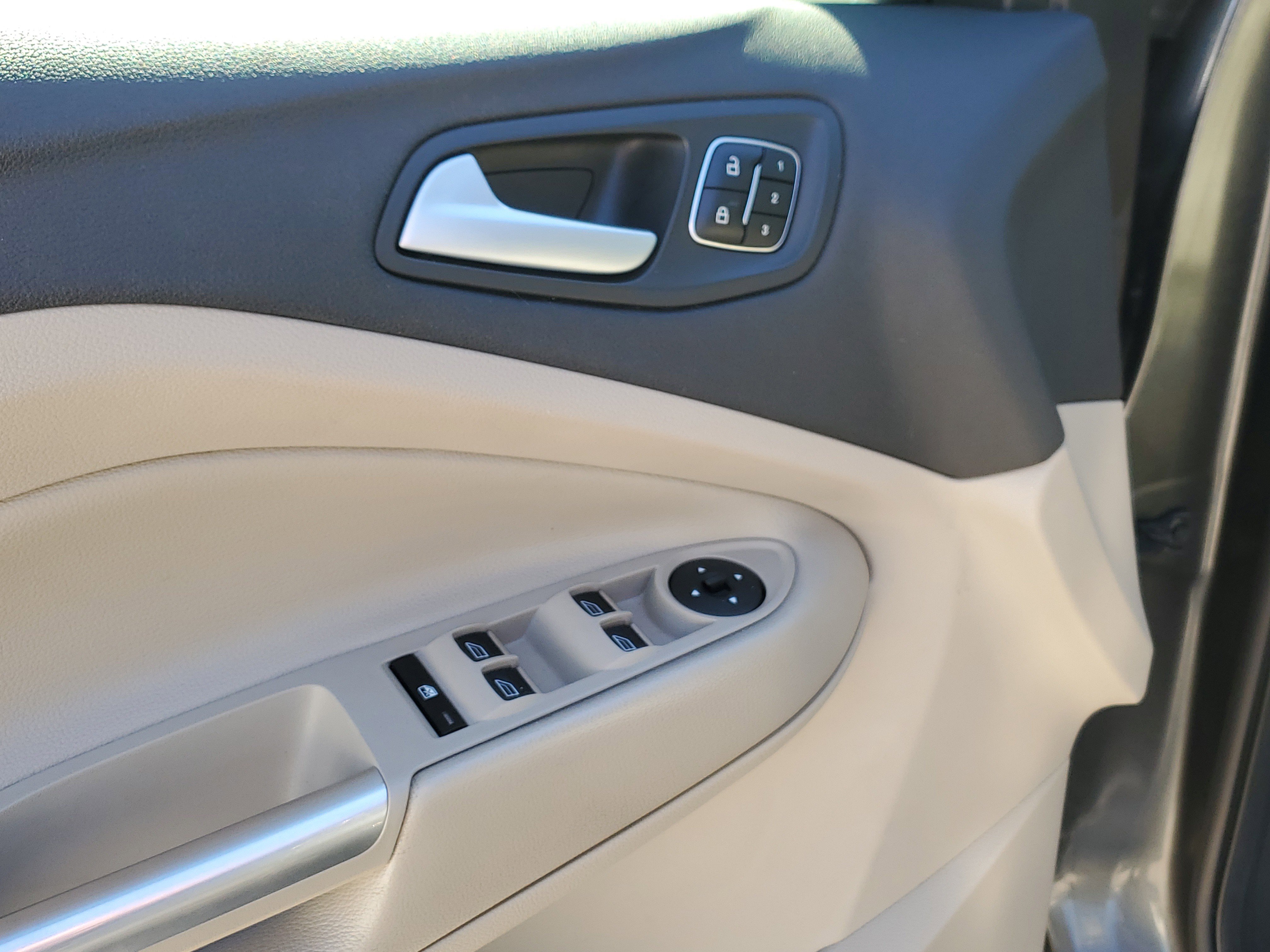 Used 2019 Ford Escape Titanium image 20