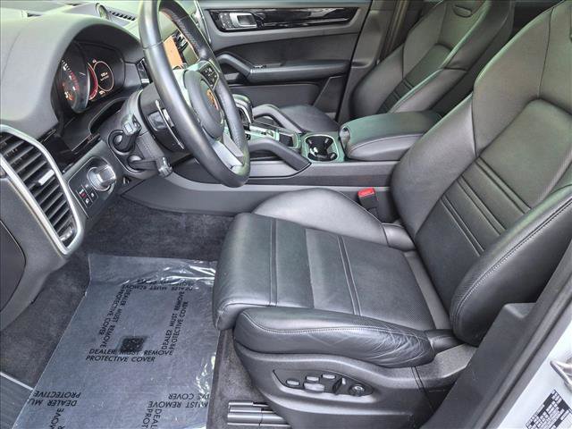 Used 2023 Porsche Cayenne Coupe AWD/4WD image 17