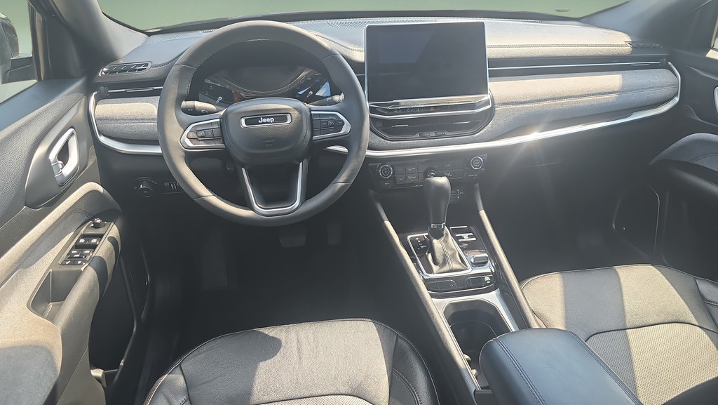 Used 2023 Jeep Compass Latitude w/ Sun and Sound Group AWD/4WD image 14