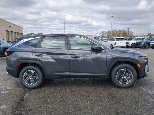 New 2026 Hyundai Tucson Blue SE image 3
