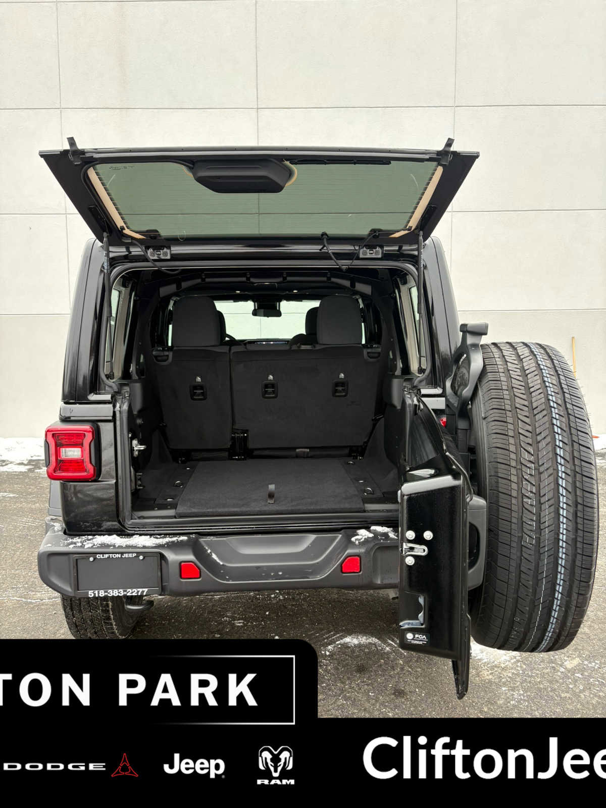 Certified 2025 Jeep Wrangler Sahara image 7